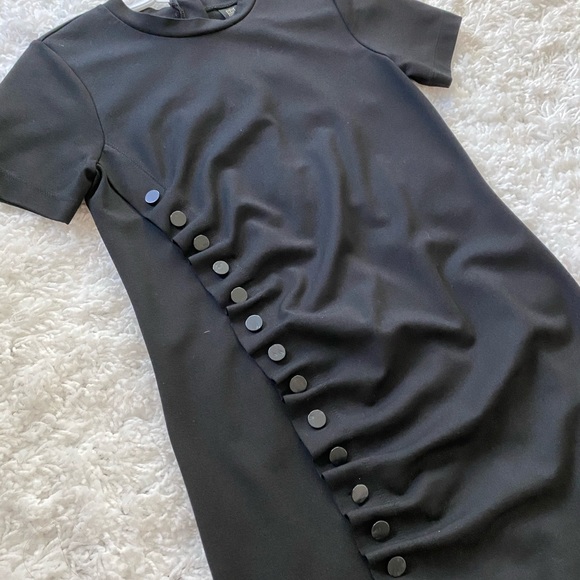 Asymmetrical buttoned dress - Picture 2 of 4